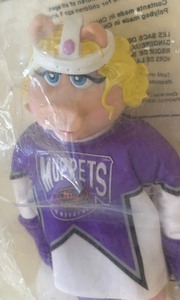 lot 186 image: New Miss Piggy Hockey Collectable Doll