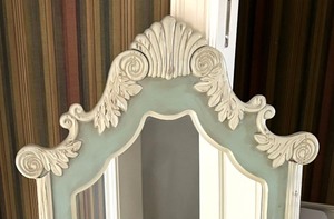 lot 190 image: Elaborate Vintage Wall Mirror