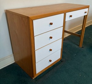 lot 198 image: Vintage Desk by Lexington