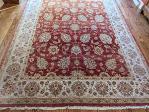 lot 4 image: Beautiful Red Area Rug