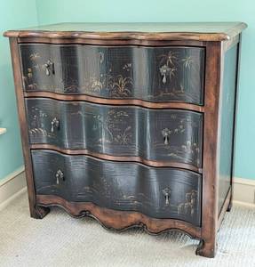 lot 11 image: Seven Seas by Hooker Painted Chest of Drawers