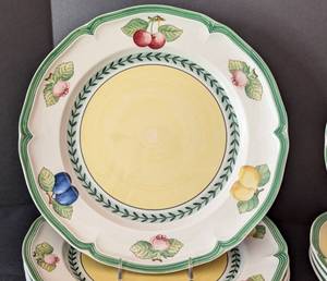lot 15 image: Villeroy and Boch French Garden Fleurence and Valence Dish Sets
