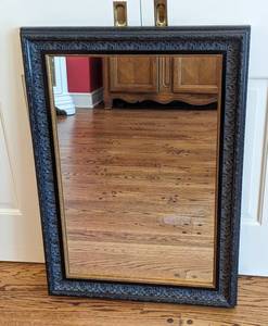 lot 27 image: Decorative Wall Mirror