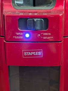 lot 33 image: Staples Space Saver Shredder