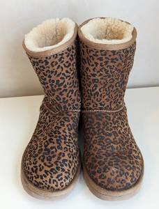 lot 205 image: UGG Leopard Print Womens Boots