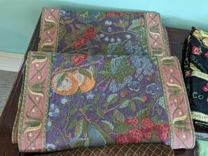 lot 221A image: Assorted Pretty Runners and More