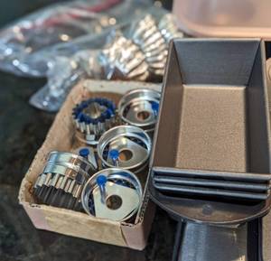lot 223 image: Assorted Bakeware