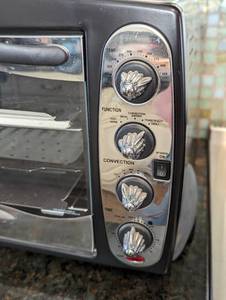 lot 224 image: Euro Pro Convection Oven