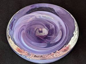 lot 238 image: Kosta Boda Purple Swirl Glass Votive Holder