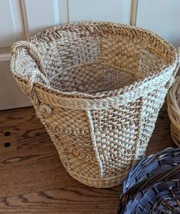 lot 261 image: Assorted Woven Baskets