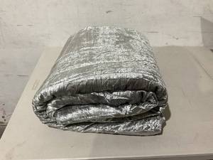 lot 502 image: Silver Metallic Comforter King