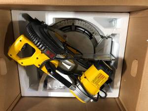DEWALT 15 Amp Corded 12 in. Compound Double Bevel Miter Saw Customer Returns See Pictures