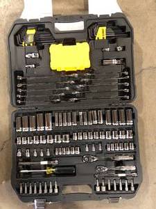 DEWALT 14 in. x 38 in. Drive Polished Chrome Mechanics Tool Set (142-Piece)   Customer Returns See Pictures