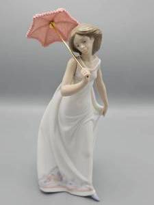 lot 62 image: Lladro 1995 Afternoon Promenade Lady With Parasol #7636