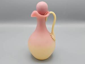 lot 79 image: Murano Burmese Glass Cruet