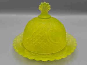 lot 83 image: Glass Covered Green Butter Dish