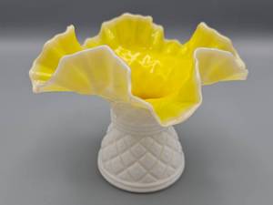 lot 25 image: Kanawha White And Yellow Cased Diamond Pattern Ruffled Glass Vase