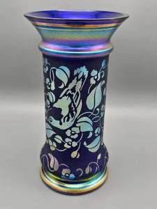 lot 9 image: Fenton Favrene Memorial 1951-2003 Collection Vase