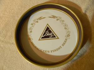 lot 38 image: VINTAGE BLATZ MILWAUKEES FINEST BEER, BEER TRAY - NICE - GREAT PIECE - APPROX 13 - SEE PICTURES