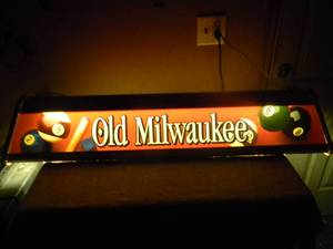 lot 75 image: VINTAGE OLD MILWAUKEE BEER POOL TABLE  BAR LIGHT - WORKS - FANTASTIC OLD SCHOOL PIECE - APPROX  By  - SEE PICTURES