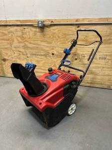 lot 12 image: TORO Power Clear 421 QR 4-Cycle 21 Snow Blower