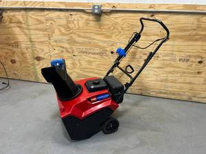 lot 1 image: TORO Power Clear 821 QZE 21 in. 252 cc Single-Stage Self Propelled Gas Snow Blower with Electric Start