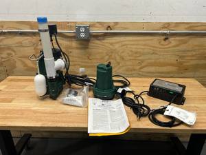 lot 8 image: ZOELLER Aquanot 508-0007 12 Volt backup sump pump WITH M98 pump