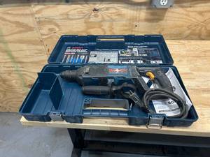 lot 19 image: BOSCH 11224VSR Bulldog Hammer Drill with Case