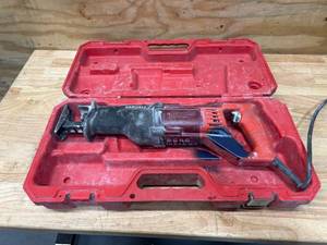 lot 27 image: MILWAUKEE 6519-30 12A SAWZALL 1-18STROKE with Case
