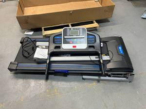 lot 122 image: XTERRA Fitness TR Folding Treadmill, 250 LB Weight Capacity