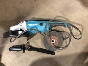 Makita 15 Amp 7 in. Corded Angle Grinder with Grinding wheel, Side handle and Wheel Guard   Customer Returns See Pictures