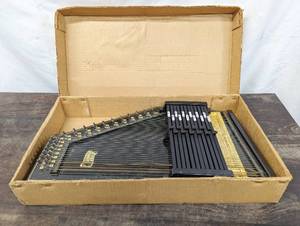 lot 104 image: The Autoharp
