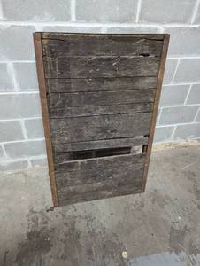 lot 21 image: Old Industrial Pallet