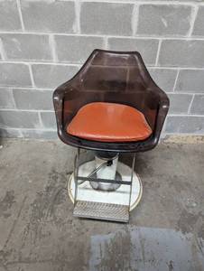lot 34 image: Vintage Stylist Chair