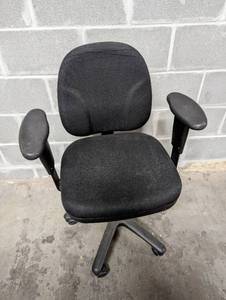 lot 202 image: Office Chair