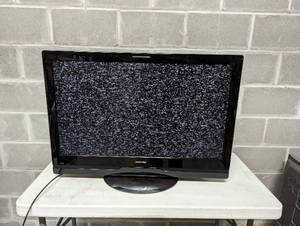 lot 207 image: Working Toshiba 37 TV