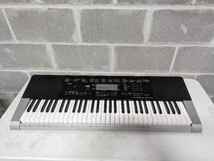 lot 208 image: Casio Keyboard