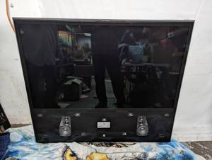 lot 302 image: Working Bang & Olufsen 55 BeoVision 11-55 TV