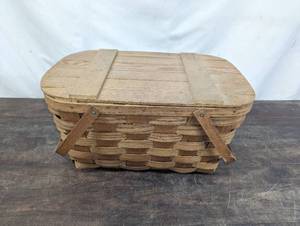 lot 223 image: Vintage Picnic Basket By Sweetheart