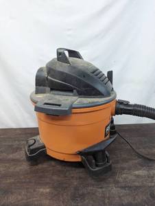 lot 225 image: Ridgid Vacuum