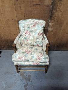 lot 228 image: Small Sitting Chair
