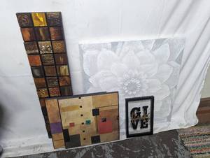 lot 461 image: Five Pieces Of Decorative Art