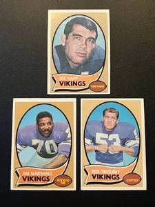 lot 186 image: Minnesota Vikings 3 Card 1970 Topps Football Card Lot - Tingelhoff, Marshall, Kapp