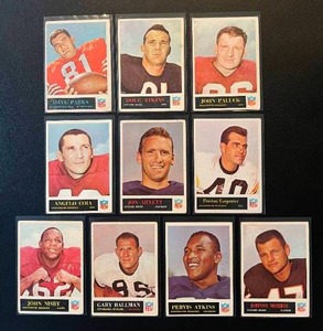 lot 212 image: 1965 Philadelphia 10 Football Card Lot, Vintage Cards