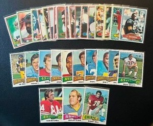 lot 240 image: 1975 and 1980 30 Card Vintage Football Lot with Stars