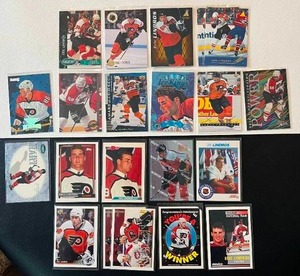 lot 296 image: Eric Lindros 21 Hockey Card Lot