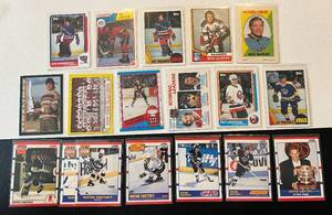 lot 324 image: Wayne Gretzky and More 18 Card Lot with Vintage Hockey Cards
