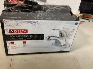 Delta Foundations 4 in. Centerset Single Handle Bathroom Faucet in Polished Chrome  Customer Returns See Pictures