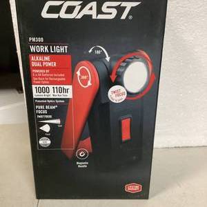 Coast PM300 1000 Lumen Focusing Magnetic LED Pocket-Size Work Light Customer Returns See Pictures
