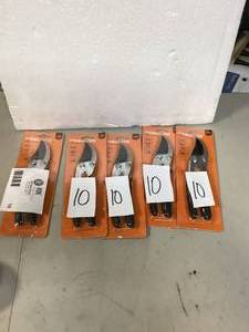 Lot of Delta Foundations 4 in. Centerset Single Handle Bathroom Faucet in Polished Chrome    Customer Returns See Pictures